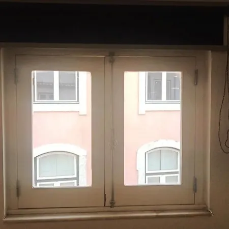 By Avenida Da Liberdade * Lissabon