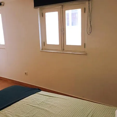 By Avenida Da Liberdade Лиссабон