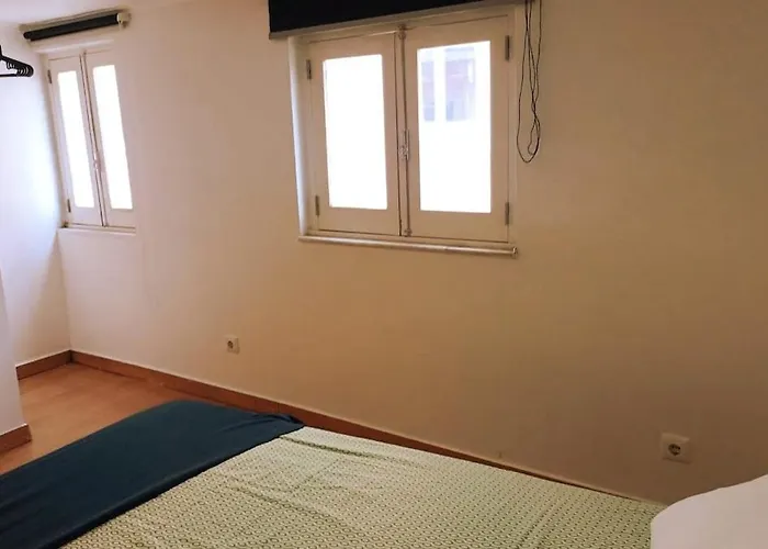 By Avenida Da Liberdade Лиссабон