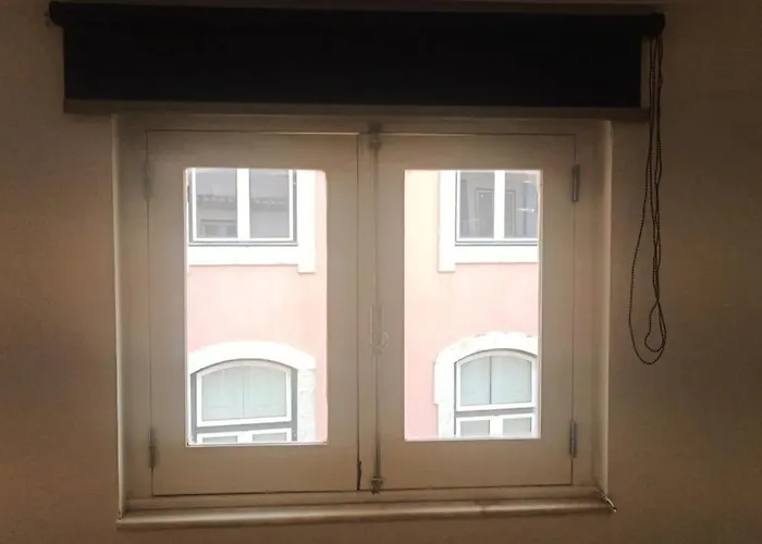 By Avenida Da Liberdade * Lisboa